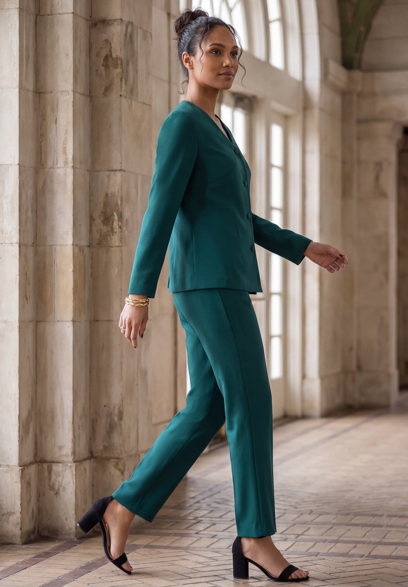 Shaped Crepe Jacket & Straight-Leg Pant Suit image number 2